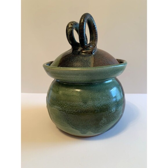 Mudworks USA Pottery Ceramic Jar Cannister Garlic Storage Curly Circle Lid Vents - Picture 2 of 11